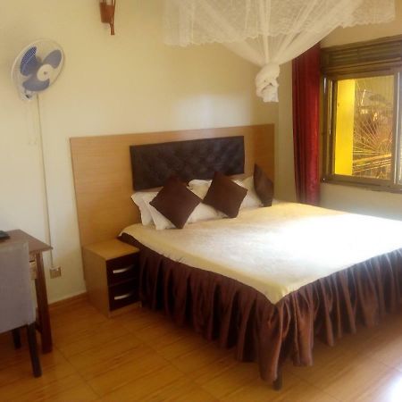 Bridgeway Guest House Jinja Bagian luar foto