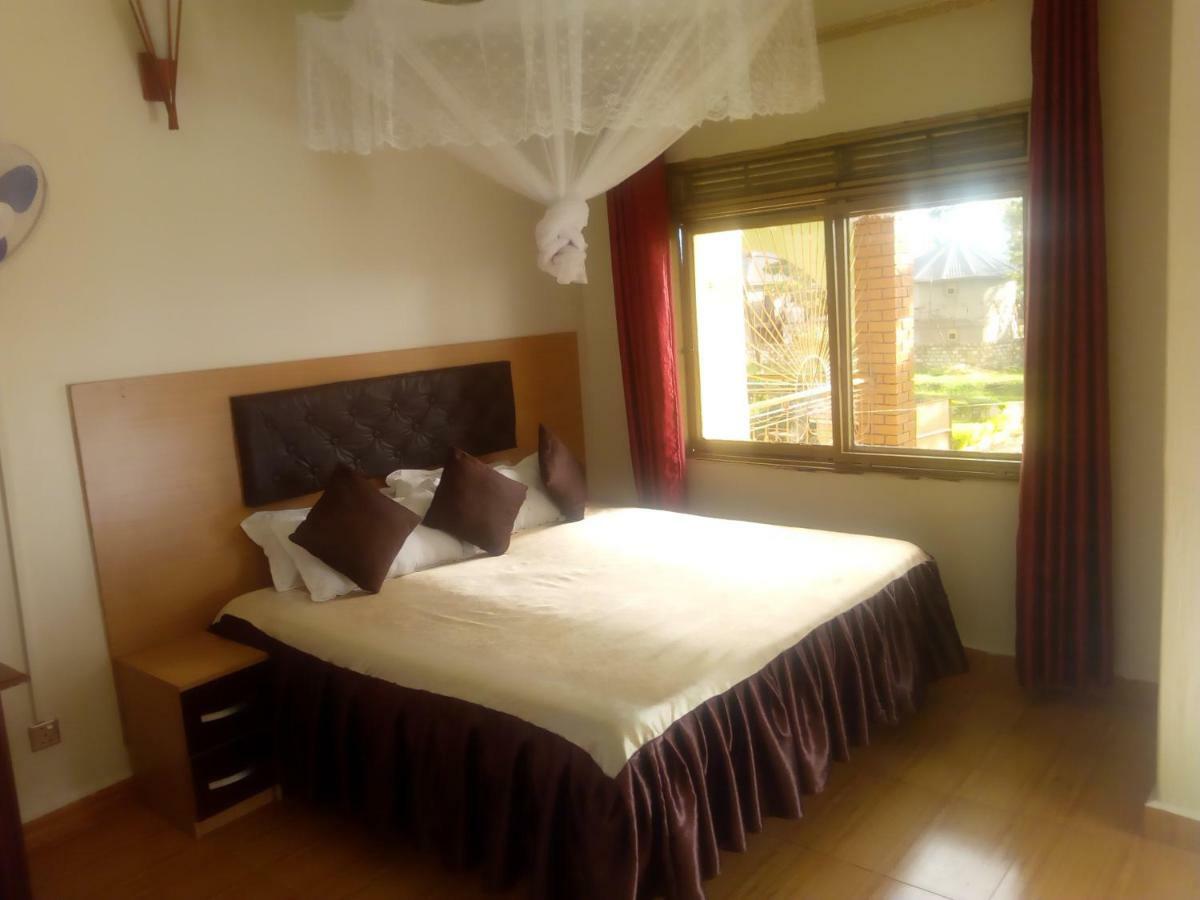 Bridgeway Guest House Jinja Bagian luar foto